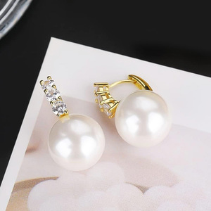 Orecchini a polsino geometrici da donna con perle finte, gioielli alla moda - Product Image 2