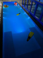 Piscine hors sol rectangulaire en acier et bois préfabriquée facile à installer, écologique, pour tous les âges