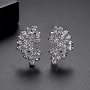 Pendientes de Botón con Degradado Romántico Europeo Americano, Circonita de Colores Mezclados, Estilo Coreano para Banquetes, Dulce Temperamento, Nueva Tendencia en Forma de Flor - Product Image 6