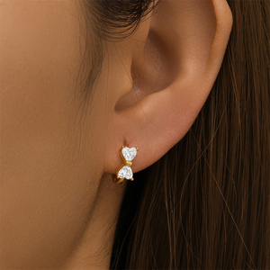 ROXI Pendientes de Aro Huggies de Plata de Ley 925 Bañados en Oro de 18K con Lazo de Circonita Incrustada para Mujer - Product Image 3