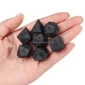 Juego <span class=keywords><strong>de</strong></span> dados poliédricos <span class=keywords><strong>de</strong></span> madera DND negros personalizados, 6 lados, 8, 10 y 12 lados con logotipo <span class=keywords><strong>de</strong></span> fábrica para contar historias - Product Image 1
