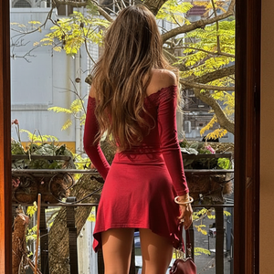 เดรสสีพื้นเซ็กซี่แบบเว้าลายลูกไม้เย็บต่อกัน ดีไซน์ไหล่เดียวแขนยาว ทรงเอซิมเมตริก สวยหรูมีสไตล์ - Product Image 4