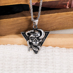 Collar con Colgante de Calavera y Serpiente de Acero Inoxidable para Hombre, Diseño Triangular, Uso Diario SP1112 - Product Image 2
