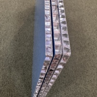 Panneaux de plafond en aluminium alvéolaire Kbe 7mm 9mm légers, ignifuges, résistants à l'eau, écologiques, revêtus de PVDF, faciles à poser
