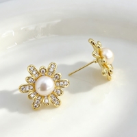 Nouvelles Boucles d'Oreilles Tendance en Forme de Marguerite, Luxe Léger, Plaqué Or, Étanche, Idéales pour le Quotidien et les Voyages