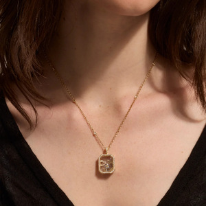 <span class=keywords><strong>Collana</strong></span> con Ciondolo Portafoto Trasparente in Acciaio Inox Placcato Oro 18K con Zirconi Apribile Catena Retrò per Clavicola - Product Image 2