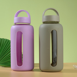 Bouteille d'eau en verre HGB-041 avec manchon en silicone 1L, graduations, pour voyage, design uni - Product Image 2