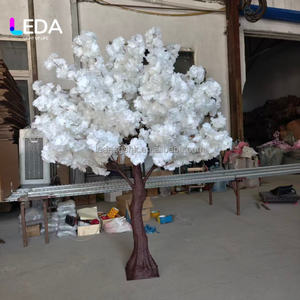 Arbres artificiels de cerisier rouges de 1,5 m, couleur personnalisée LEDA, pour centres de table, décoration d'allée de mariage, décoration de scène et de table pour événements. - Product Image 3