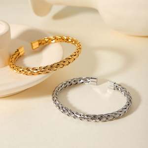 Bracelet manchette ouvert femme design simple X Bracelet fil de câble torsadé pour femme - Product Image 3