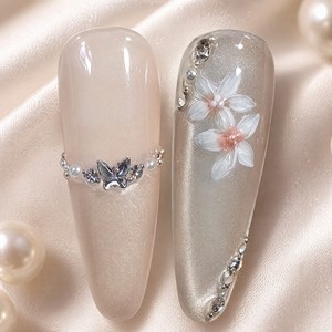 Faux ongles de luxe personnalisés à presser, motif floral avec strass, couvrance totale, brillants, forme amande et stiletto pour doigts - Product Image 6