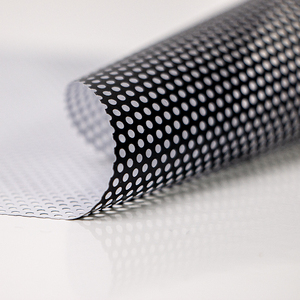 Film de fenêtre perforé transparent avec un rapport de perforation de 60/40, adhésif semi-amovible pour la publicité sur les vitres de voitures, bus et magasins - Product Image 3