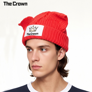 Gorro de punto grueso rojo con orejas de gato divertidas y logotipo personalizado, venta al por mayor, con parche cuadrado, fabricante - Product Image 4