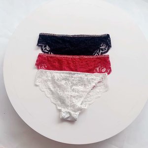 Nouvelle lingerie féminine européenne et américaine avec dentelle, triangle, taille basse, sexy, entrejambe en coton respirant, fine et ajourée pour filles - Product Image 4
