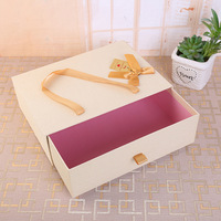 Sac cadeau beige personnalisé de luxe avec poignée, boîte d'emballage pour tiroir de magasinage
