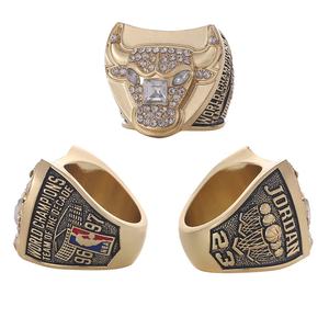Vente en gros personnalisée pour hommes, bague de basket-ball jeunesse, coffret cadeau Linghu <span class=keywords><strong>1997</strong></span> Chicago pour <span class=keywords><strong>Bulls</strong></span> Championship Ring Diamond Gold Class - Product Image 1