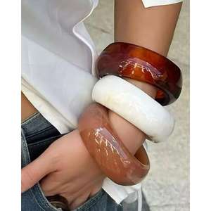 Bracelets en résine douce au toucher sans rayures de haute qualité avec un design épuré Meilleur choix pour la boutique de cadeaux et le point de vente au détail pour les exportations - Product Image 3