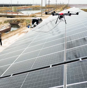 Nouveau drone de <span class=keywords><strong>nettoyage</strong></span> commercial autonome à 6 axes avec pompe à eau haute pression pour le <span class=keywords><strong>nettoyage</strong></span> des panneaux solaires extérieurs des bâtiments CE - Product Image 1