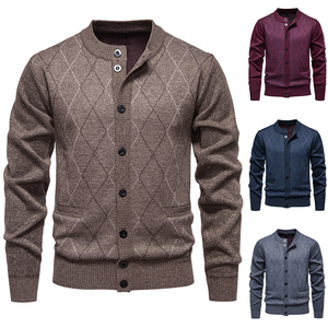 Fabricants de vêtements personnalisés, cardigan en tricot à col rond à manches longues classique pour <span class=keywords><strong>homme</strong></span>, en polaire d'hiver épaisse, anti-rides, chaud - Product Image 1