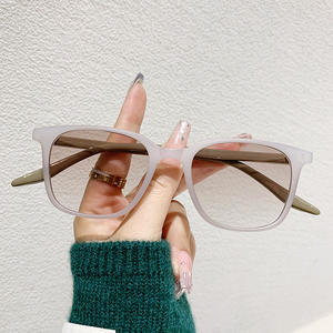 Yc11202 D5 แว่นกันแดดผู้หญิงกรอบพีซีแบบเต็มกรอบป้องกันรังสียูวี 400 ประเภท 3 แว่นกันแดดแฟชั่นสำหรับสวมใส่ทุกวัน - Product Image 1