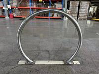 Support de stationnement pour vélos en acier inoxydable, design brillant, support de stationnement pour vélos à fixation au sol, support de stationnement circulaire pour cycles et vélos