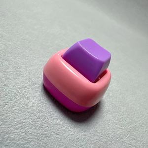 พวงกุญแจแบบสองชั้นสีมาการอง ช่วยคลายเครียด - Product Image 4