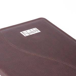 Menu de restaurant personnalisé en gros, couverture de menu rembourrée au toucher doux, 8,5 x 14, avec bande élastique - Product Image 3