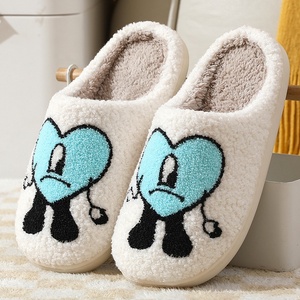 Pantoufles Cœur en Peluche Hiver Chaudes pour Femme et <span class=keywords><strong>Homme</strong></span> – Motif Dessin Animé Amusant – Vente en Gros - Product Image 5