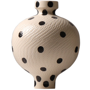 Vase en céramique moderne et épuré, motif à pois, ornement créatif, décoration douce pour vitrine, cloison de présentation, porcelaine - Product Image 5