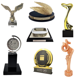 Trofeo de Metal con Alas de <span class=keywords><strong>Halcón</strong></span> y Águila Dorada de Países de Oriente Medio, Trofeo Personalizado para Estadios de Arabia Saudita y Catar - Product Image 1