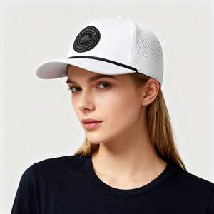 Casquette de baseball sportive imperméable à séchage rapide avec logo en caoutchouc, trous laser, 5 panneaux, réglable, structurée, pour la course à pied, 100% polyester - Product Image 4