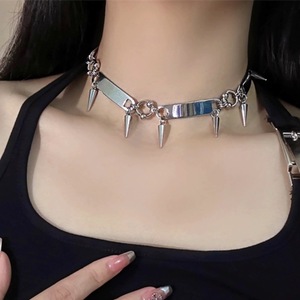 Collar tipo gargantilla de acero de titanio estilo punk con púas para mujer, accesorio de moda para el día a día - Product Image 1