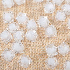 뜨거운 판매 8-16mm 흰색 사각형 아크릴 구슬 수제 DIY 구슬 도매 플라스틱 플렉시 유리 구슬 - Product Image 1