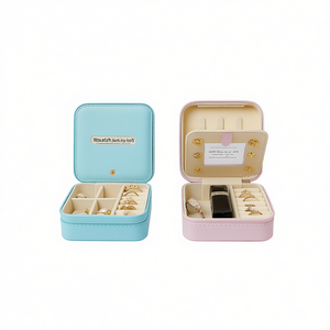 Boîte à Bijoux Ours en Peluche Carrée en Cuir, Organisateur de Voyage avec Poignée Noire, Écrin Personnalisé pour 9 Roses - Product Image 1
