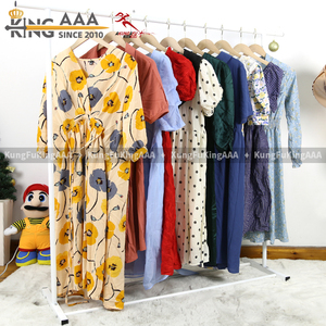 Robes en soie synthétique KungFu KingAAA pour femmes, vêtements d'occasion, vêtements de seconde main, vente en gros - Product Image 3
