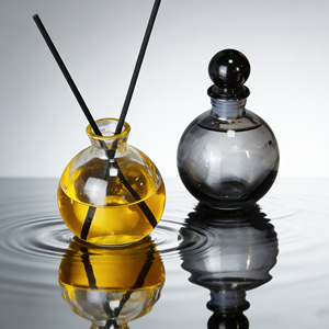Vase à parfum sphérique en verre de 150 ml à <span class=keywords><strong>prix</strong></span> compétitif avec bouchon boule noir pour la décoration intérieure et la personnalisation - Product Image 5