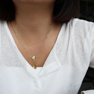 Collier Rose Rétro Exquis Haut de Gamme en Acier Inoxydable avec Pendentif Fleur Simple Plaqué Or 18K pour Enfants - Product Image 2