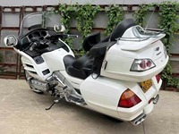 Motocicleta Golden Wing Touring de Gran Cilindrada, Configuración de Seis Cilindros, Motor de Alto Rendimiento, Velocidad Máxima >80km/h, Usada