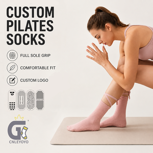 Chaussettes de Pilates à lacets avec logo personnalisé, semelle intégrale antidérapante, ajustement confortable, chaussettes de yoga, de ballet et de danse pour femmes - Product Image 1