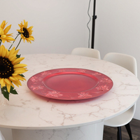 Tapis de charge en plastique de 13 pouces Design de bordure de plante en relief Plateau de dîner élégant pour les décorations de table de fêtes d'anniversaire de mariage