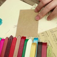 Bougie en bâton de cire à cacheter avec mèche fabriquée en Chine Offre Spéciale 70 couleurs