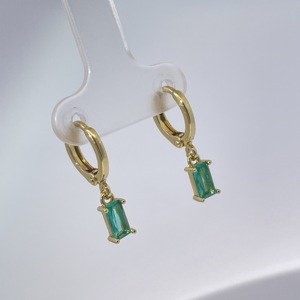 Boucles d'oreilles pendantes géométriques classiques pour femmes Tianyu Gems en laiton plaqué or avec zircon vert taille émeraude - Product Image 3