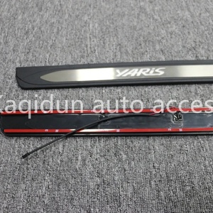 โรงงานขายส่ง KQD ขายดี คุณภาพสูง แผ่นกันรอยขอบประตูรถยนต์ พร้อมไฟ LED สำหรับ Toyota Yaris ปี 2018 ขึ้นไป - Product Image 6