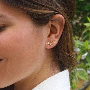 Boucles d'oreilles clous en argent sterling S925 plaqué or 18 carats ROXI, style minimaliste tendance, motif feuille, pour femmes - Product Image 6