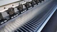 Impresora de sublimación digital de inyección de tinta Yinstar de 1.9 m I3200, máquina de impresión industrial por sublimación para camisetas, ropa deportiva y telas.
