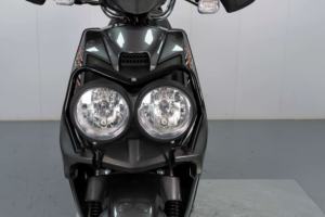 Scooter Apex Ride Luhu à double démarrage 149cc avec tableau de bord LCD pour les trajets urbains courts - Product Image 6