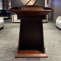 Chaire de conférence ergonomique moderne en acier inoxydable et bois avec roulettes pour une mobilité facile, idéale pour les centres commerciaux, les écoles, les églises et l'extérieur, avec rangement.