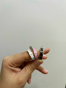 Anillo de <span class=keywords><strong>boda</strong></span> moderno con etiqueta de resina de la familia Donkey, letra L en inglés, cristal galvanizado, lujo ligero, anillos de flor de cuatro hojas de nicho - Product Image 5