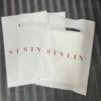Vente chaude de haute qualité imprimé sac d'emballage en plastique poignée de marchandise en plastique découpé sac pour vêtements sacs à provisions avec Logo