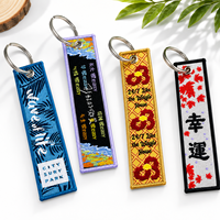 Gepersonaliseerde sleutelhanger met geborduurde print, geweven stof, dubbelzijdig twill, voor bagage, souvenir of tas.
