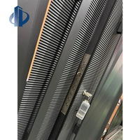 Puerta de Seguridad de Entrada para Villa de Diseño Moderno y Lujoso con un Diseño Geométrico de Aluminio Reforzado a Prueba de Explosiones